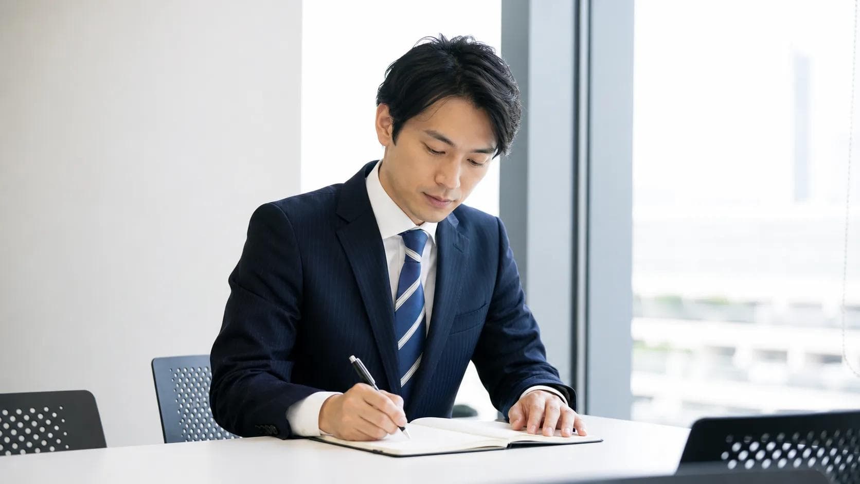 営業研修をAIで変える|「受けて終わり」から「現場で続く」へ